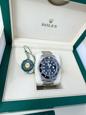 Rolex Submariner Date - UNWORN 2022 126610LN Submariner Date 41mm Black